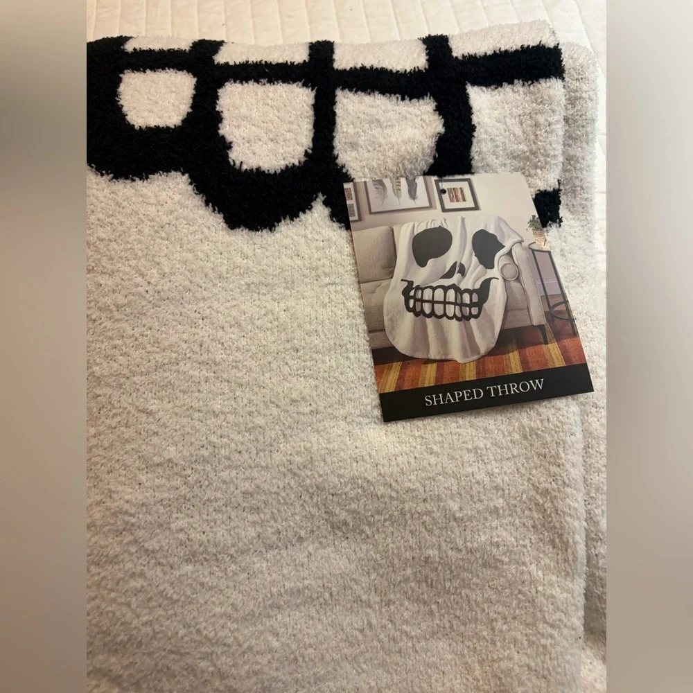 cupcakes & cashmere 60” blanket 50”